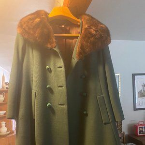 Frank Gallant Vintage Green Coat with fur collar